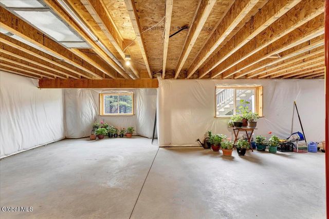 15 Rosemore Place, Halfmoon, NY 12118