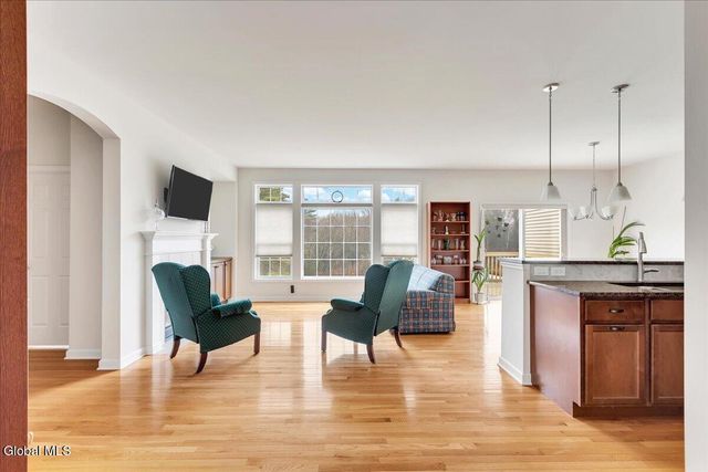 15 Rosemore Place, Halfmoon, NY 12118