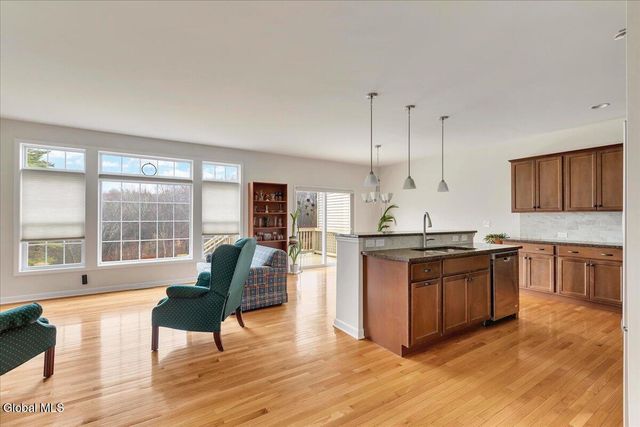 15 Rosemore Place, Halfmoon, NY 12118