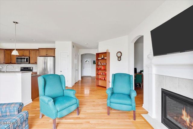 15 Rosemore Place, Halfmoon, NY 12118