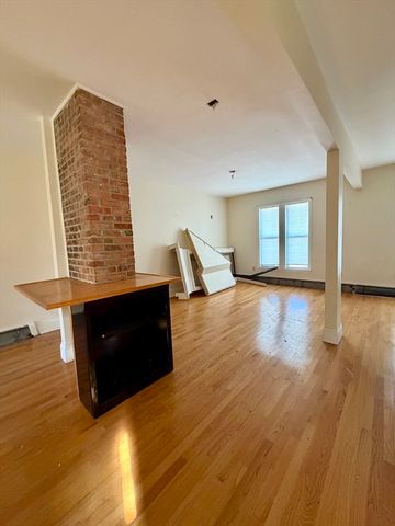 12 Leeds St, Boston, MA 02127