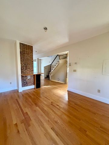 12 Leeds St, Boston, MA 02127