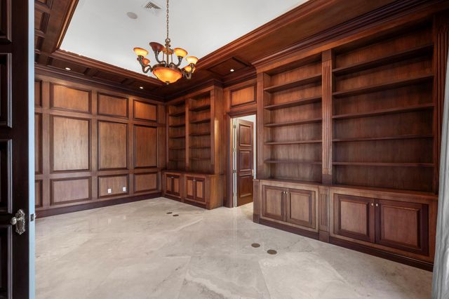 100 Harbor Way, Jupiter Island, FL 33455