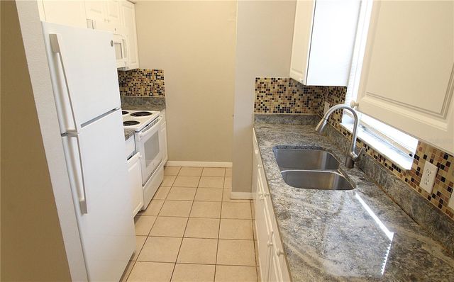 5525 PALMER BOULEVARD B, Sarasota, FL 34232
