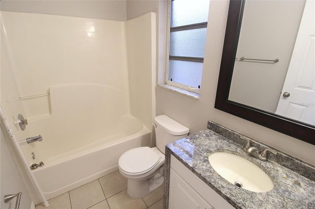 5525 PALMER BOULEVARD B, Sarasota, FL 34232