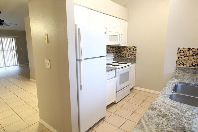 5525 PALMER BOULEVARD B, Sarasota, FL 34232