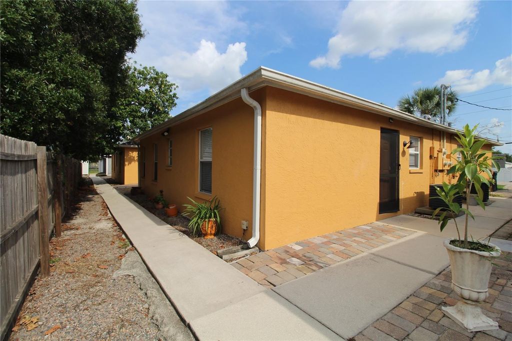5525 PALMER BOULEVARD B, Sarasota, FL 34232