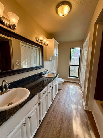 5010 NE Dearborn Ave, Lawton, OK 73507