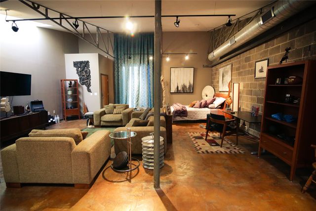 3106 Commerce 3104, Dallas, TX 75226