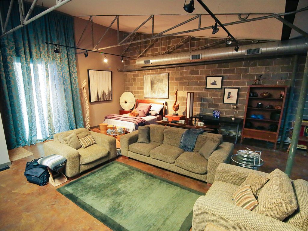 3106 Commerce 3104, Dallas, TX 75226