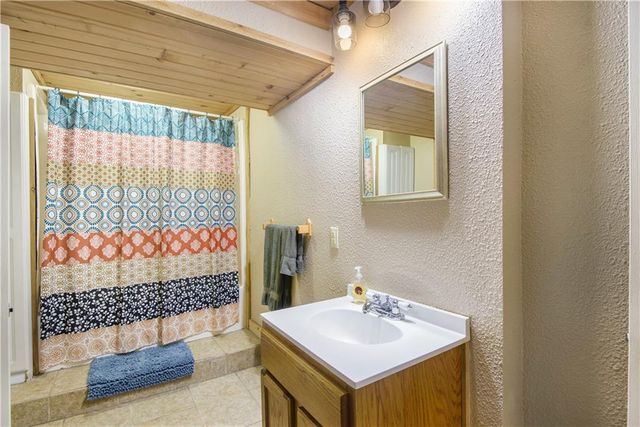 615 Lake Viking Terrace, Gallatin, MO 64640