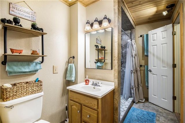 615 Lake Viking Terrace, Gallatin, MO 64640