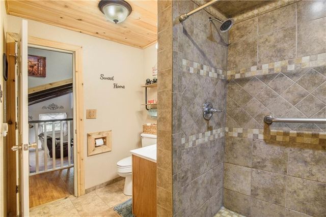 615 Lake Viking Terrace, Gallatin, MO 64640