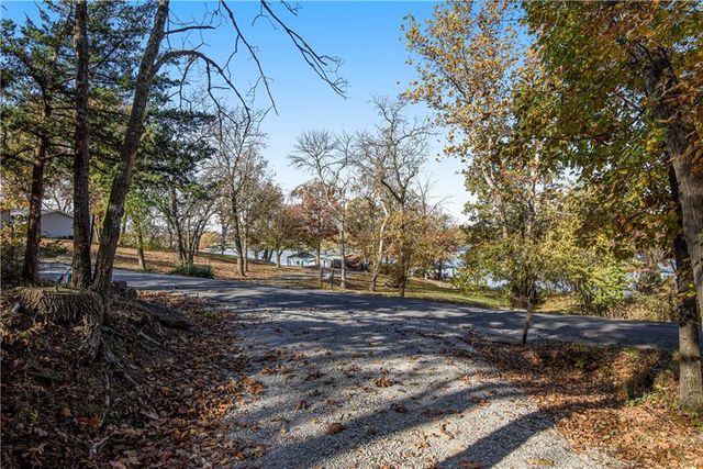 615 Lake Viking Terrace, Gallatin, MO 64640