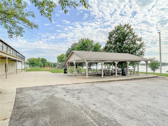 615 Lake Viking Terrace, Gallatin, MO 64640