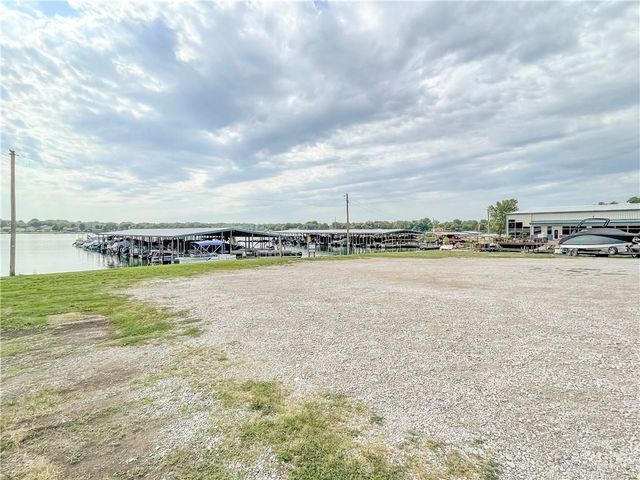 615 Lake Viking Terrace, Gallatin, MO 64640