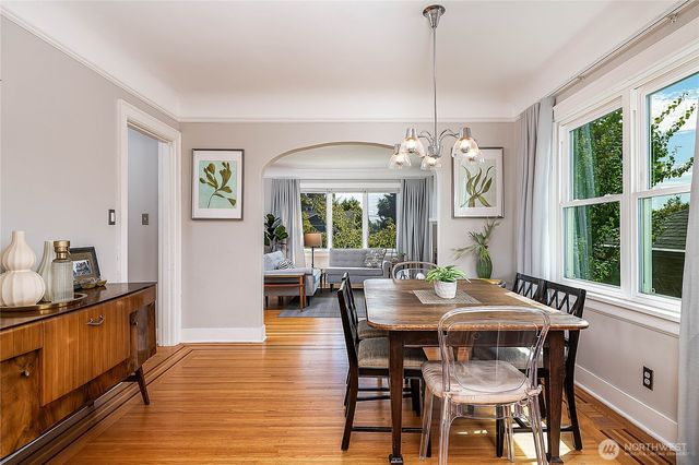 8233 16th Avenue NE, Seattle, WA 98115