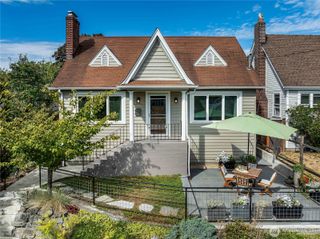 8233 16th Avenue NE, Seattle, WA 98115
