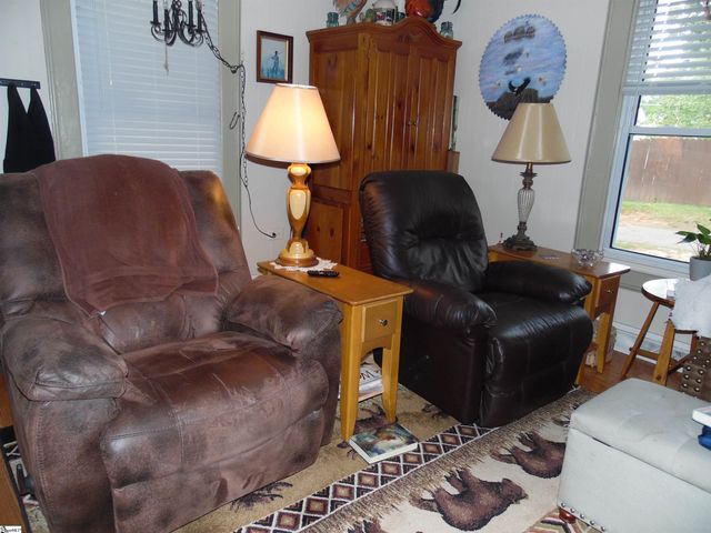 111 W 7th Avenue, Easley, SC 29640