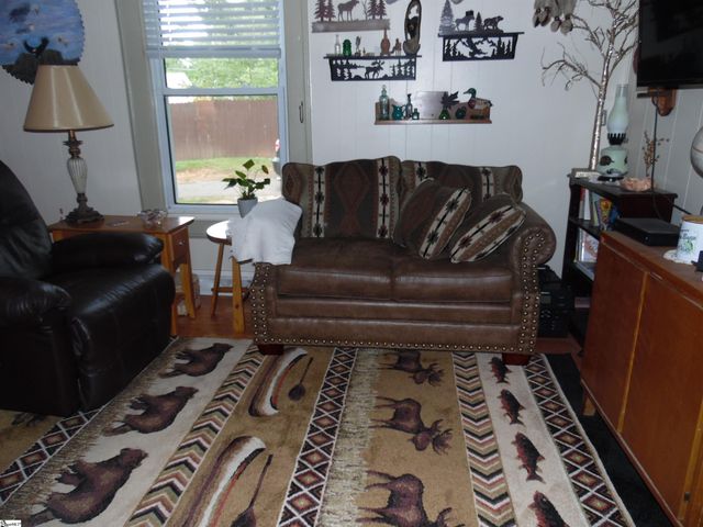 111 W 7th Avenue, Easley, SC 29640