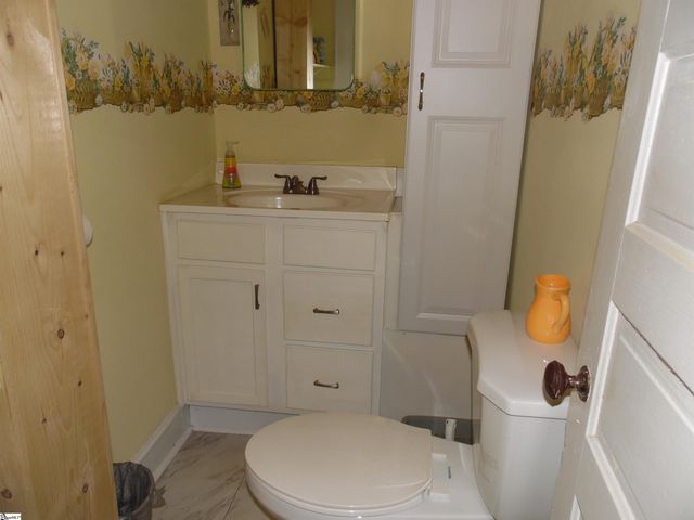 111 W 7th Avenue, Easley, SC 29640