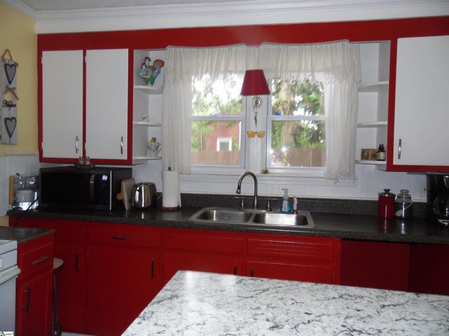 111 W 7th Avenue, Easley, SC 29640