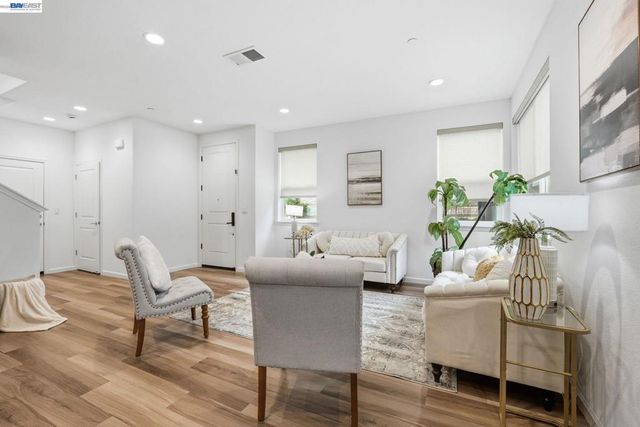 5526 Silver Way, Dublin, CA 94568