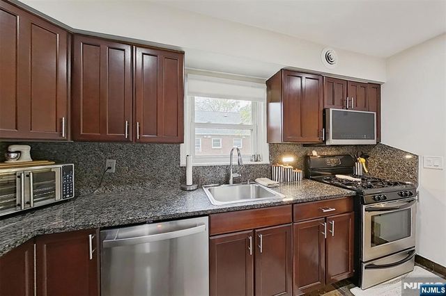 151 E Palisade 6D, Englewood, NJ 07631