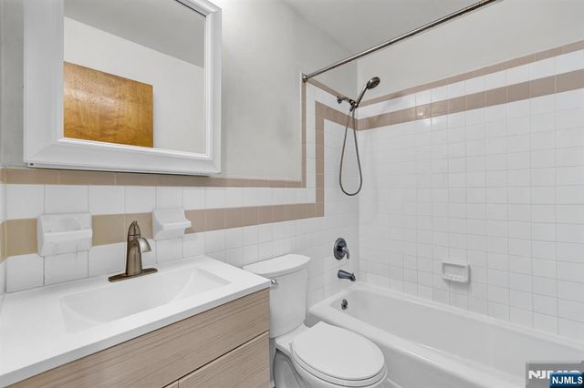 61 Eastern Way 3, Rutherford, NJ 07070
