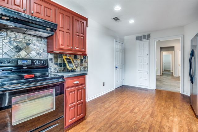 646 Rickey Canyon Avenue, Desoto, TX 75115