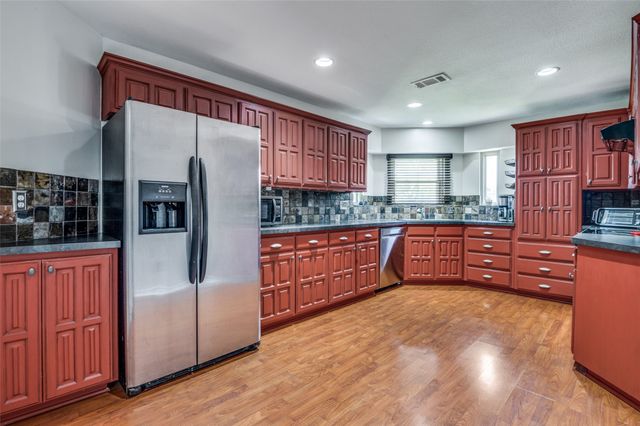 646 Rickey Canyon Avenue, Desoto, TX 75115