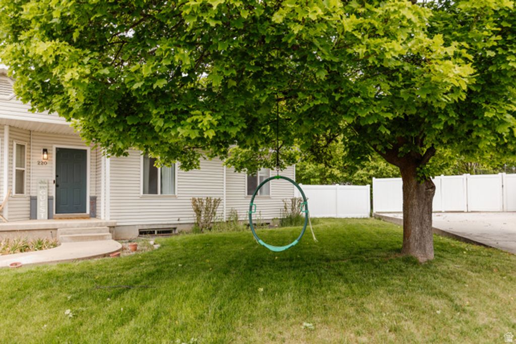 Image 3 of property listing at 220 S 425 W, Providence, UT 84332