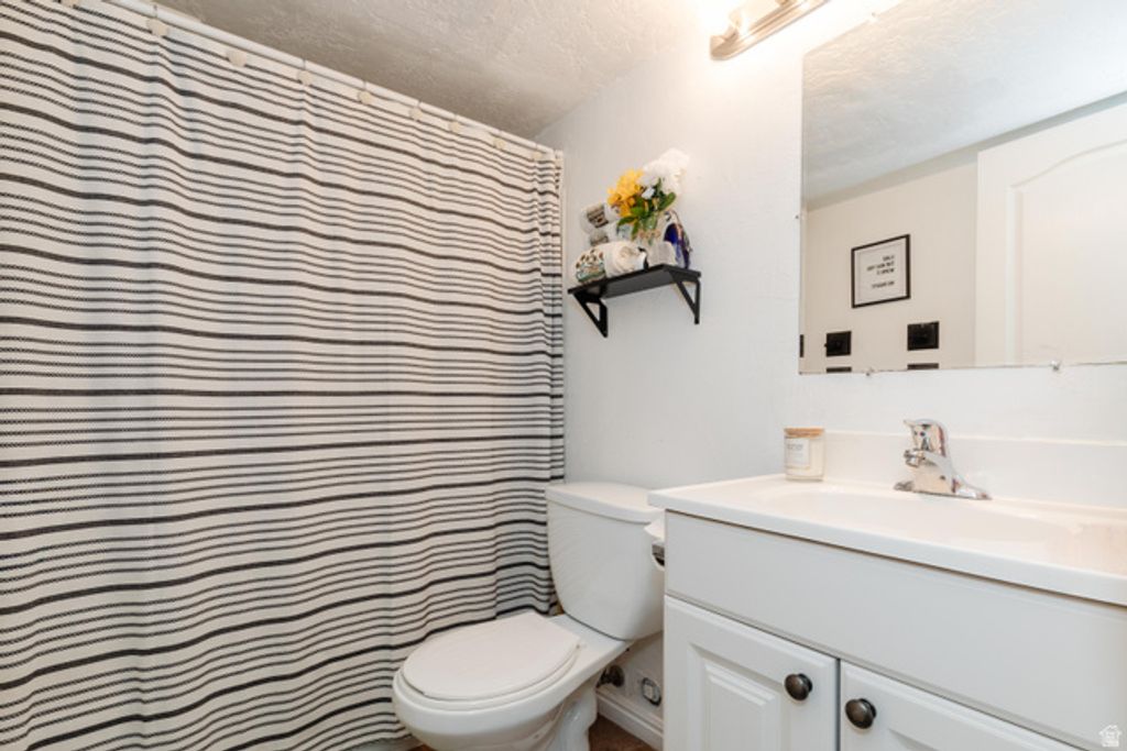 Image 21 of property listing at 220 S 425 W, Providence, UT 84332