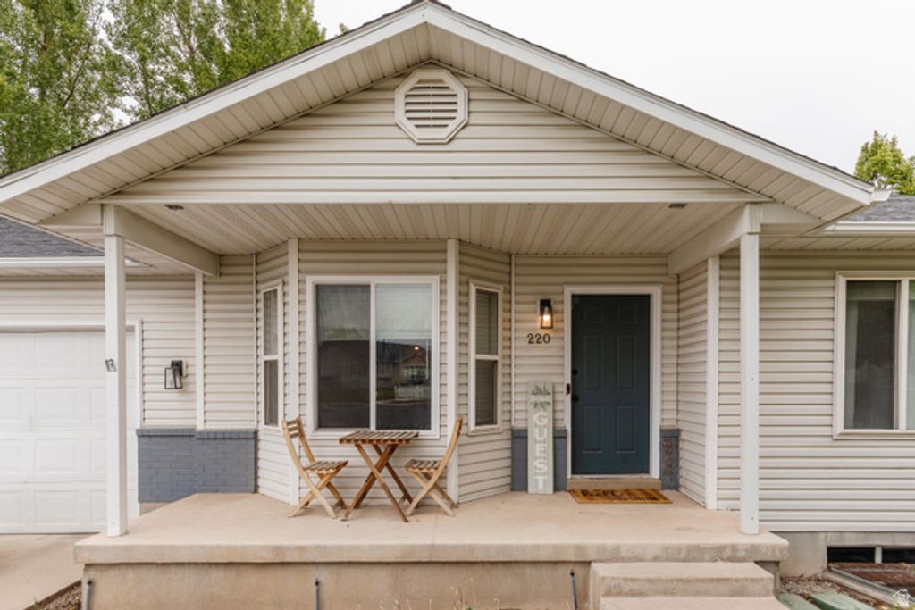 Image 4 of property listing at 220 S 425 W, Providence, UT 84332