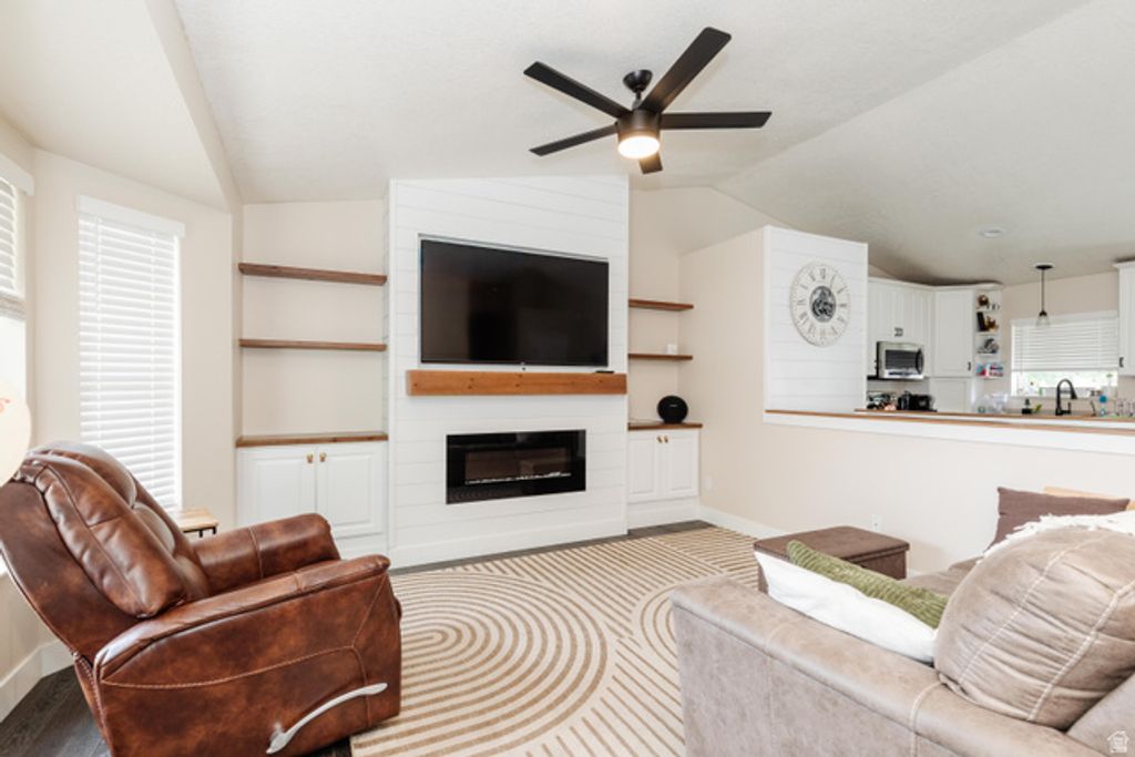 Image 7 of property listing at 220 S 425 W, Providence, UT 84332