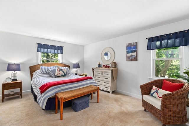 15 Dwight Ave, Plymouth, MA 02360