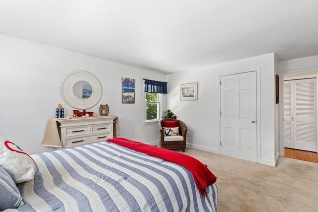 15 Dwight Ave, Plymouth, MA 02360