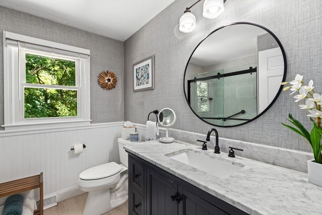 15 Dwight Ave, Plymouth, MA 02360