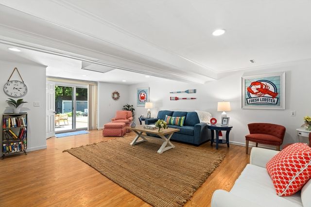 15 Dwight Ave, Plymouth, MA 02360