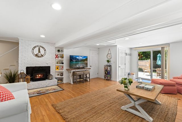 15 Dwight Ave, Plymouth, MA 02360