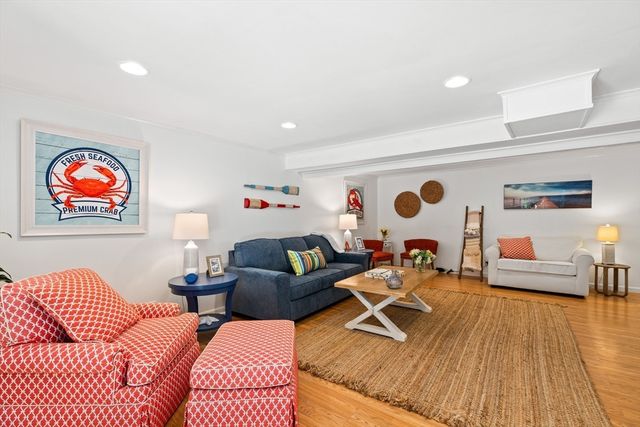 15 Dwight Ave, Plymouth, MA 02360