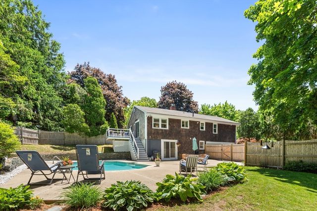 15 Dwight Ave, Plymouth, MA 02360