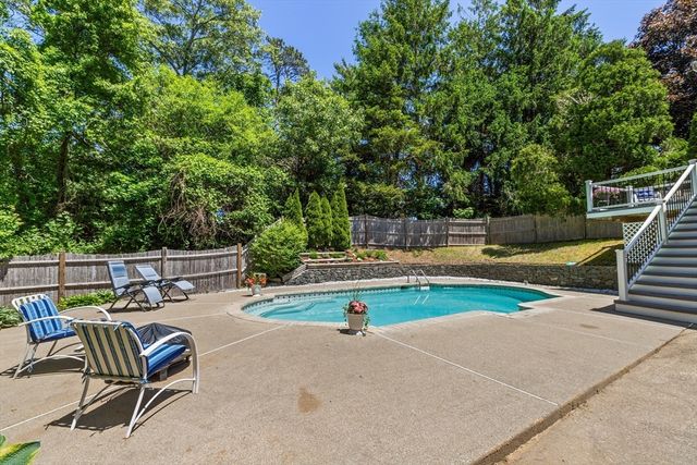 15 Dwight Ave, Plymouth, MA 02360