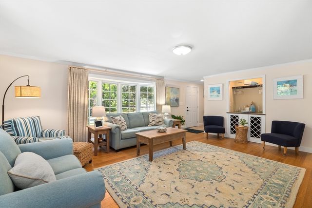 15 Dwight Ave, Plymouth, MA 02360