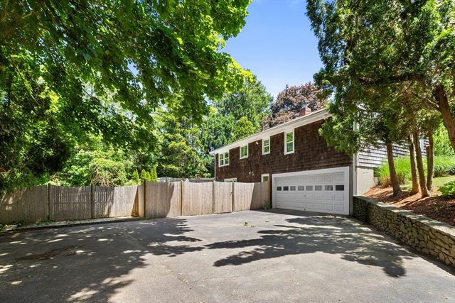 15 Dwight Ave, Plymouth, MA 02360