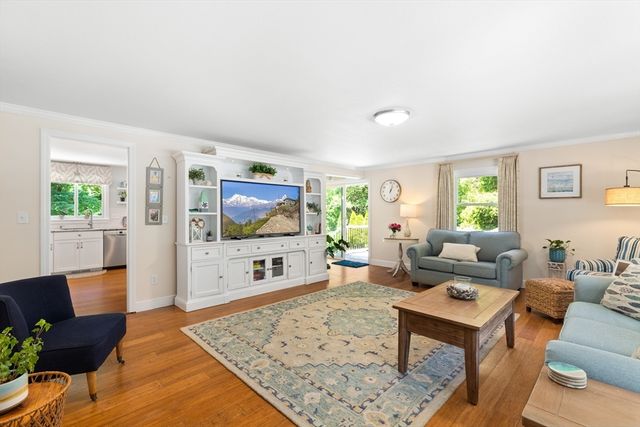 15 Dwight Ave, Plymouth, MA 02360