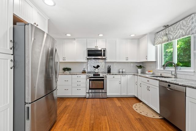 15 Dwight Ave, Plymouth, MA 02360