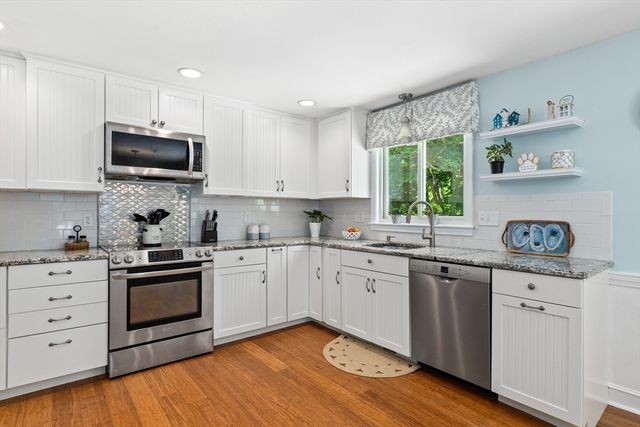 15 Dwight Ave, Plymouth, MA 02360