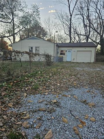 7334 NE 51st Street, Kansas City, MO 64119