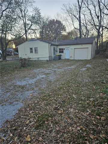 7334 NE 51st Street, Kansas City, MO 64119